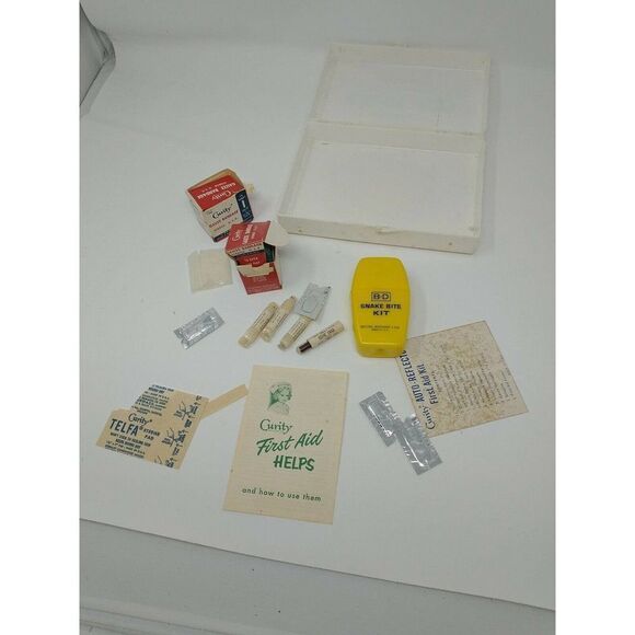 First Aid Kit Vintage - Curity First Aid Auto Reflector Kit. Kendall brand - Picture 2 of 7